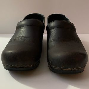 Sanita Professional Women’s Oil Clog